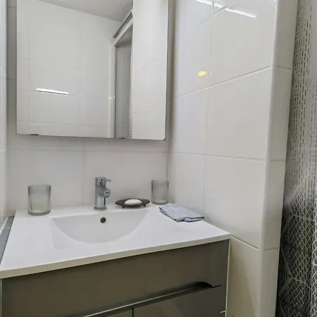 아파트 T2 Proche Avec Piscine Et Parking, 4 Personnes - Fr-1-607-219 아그